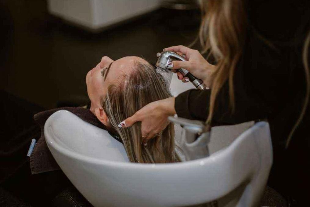 Women's hairdresser offer